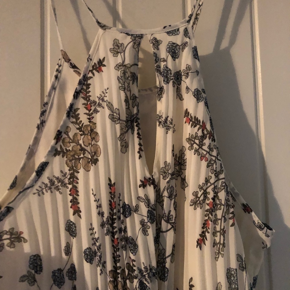 Dress - Picture 4 of 7